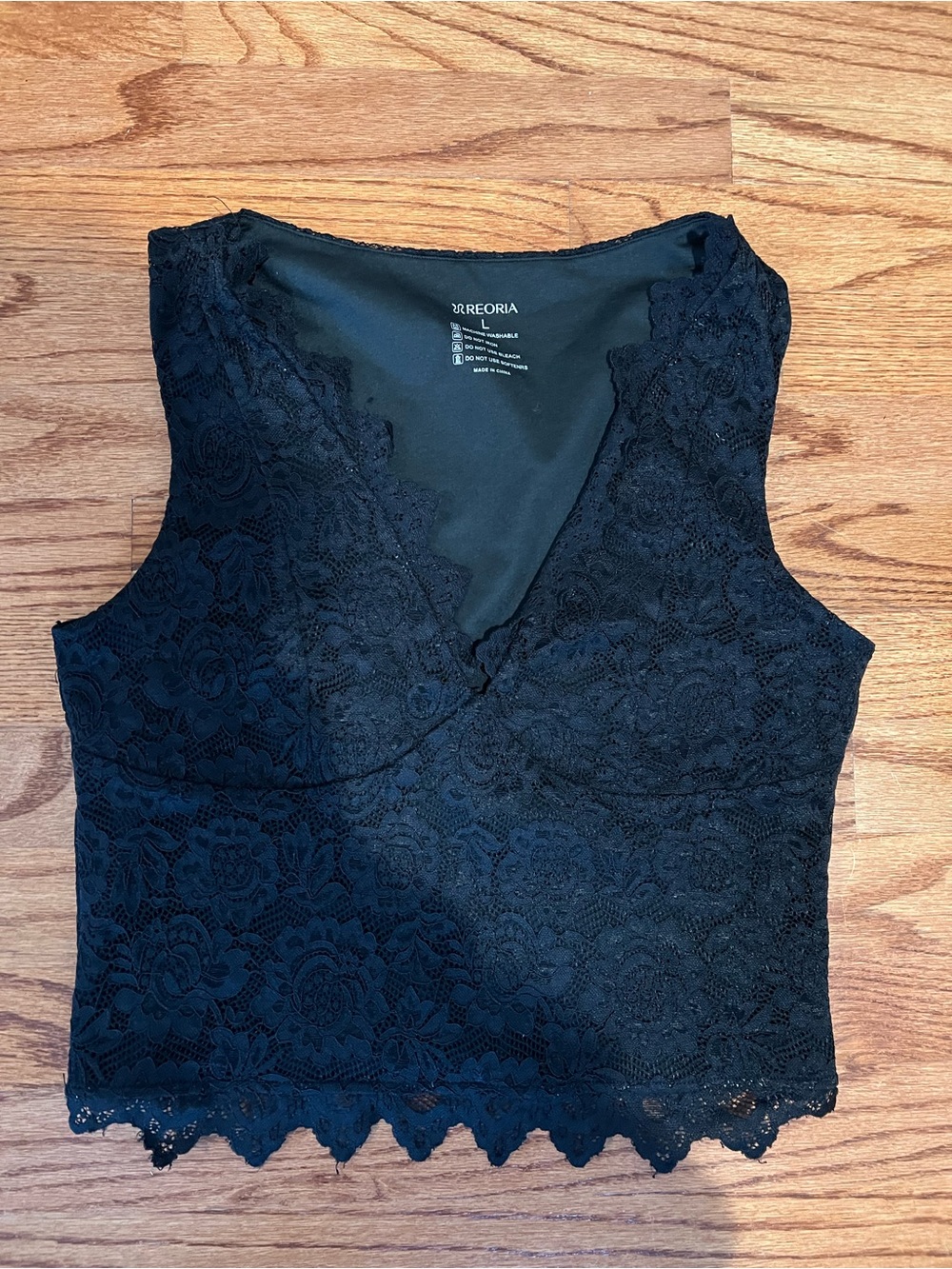 ReoRia Black Lace V-Neck Cropped Camisole